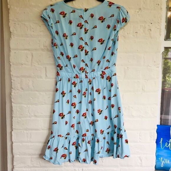 J Crew Faux Wrap Floral Mini Dress
Cottagecore Summer Ruffles - Picture 8 of 16